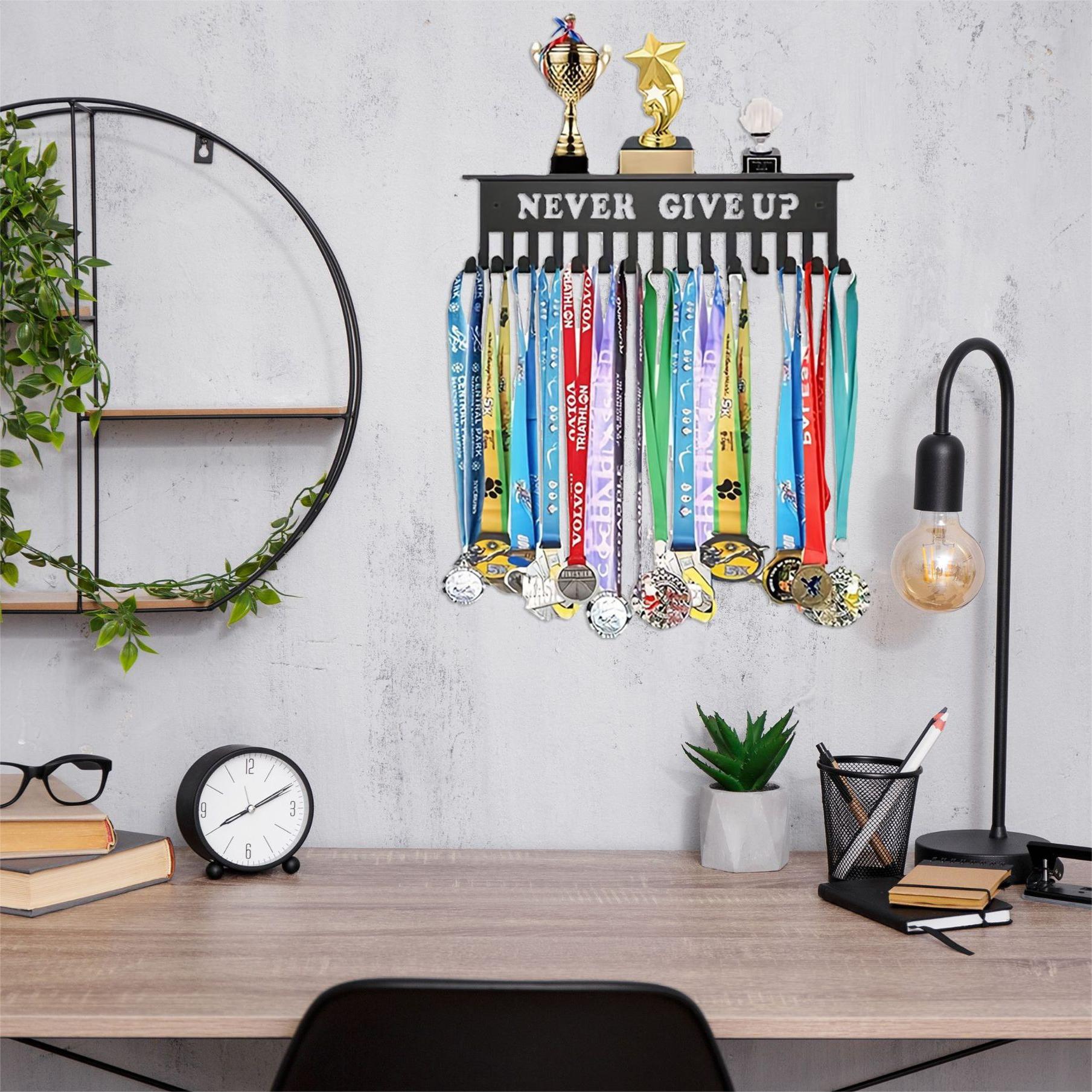 Sports Football Medal Display  - Model Kit Runner Organizer 评论和价格